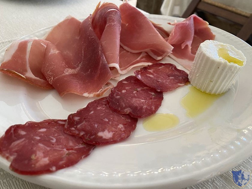 Prosciutto sannita salame e ricottina con olio Evo