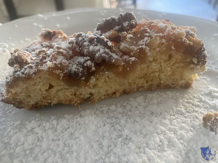 Torta di mele e noci con il miele