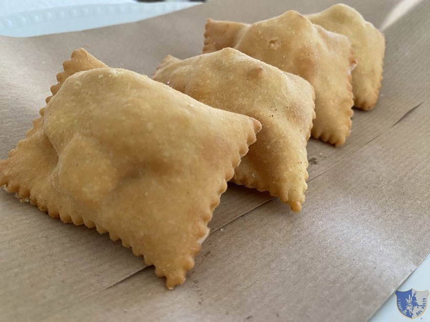 Tortelli fritti ripieni di caciocavallo e mortadella