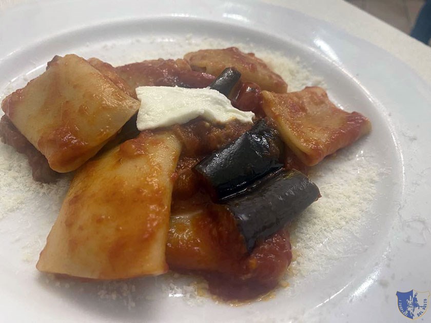 Paccheri con melanzane pomodori bio e mozzarella