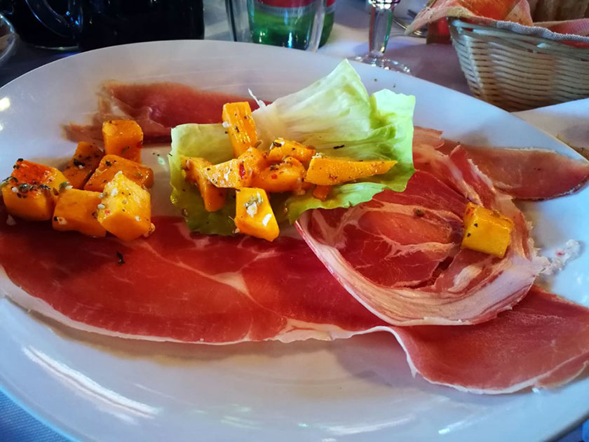 Prosciutto pancetta e dadini di zucca marinati