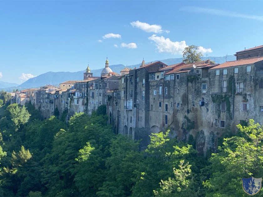 SantAgata de Goti Il centro storico dal Ponte sul Martorano