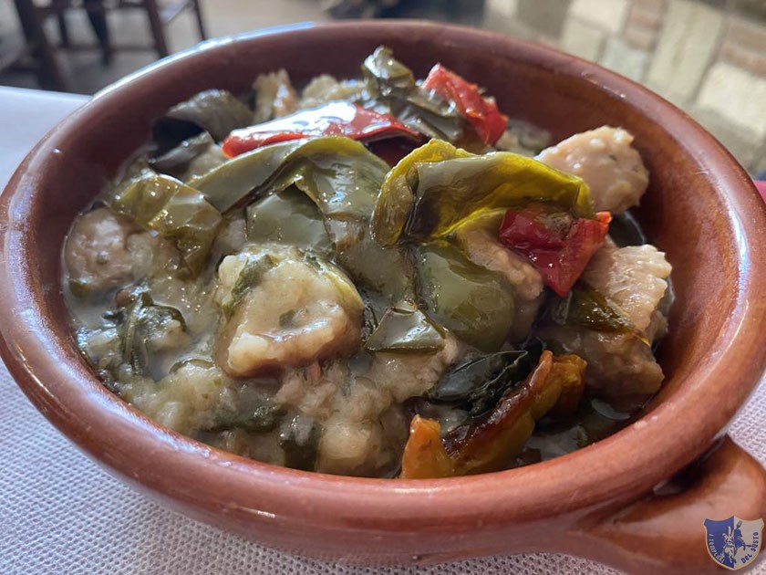 Pane cotto con verdure di campo e peperoni