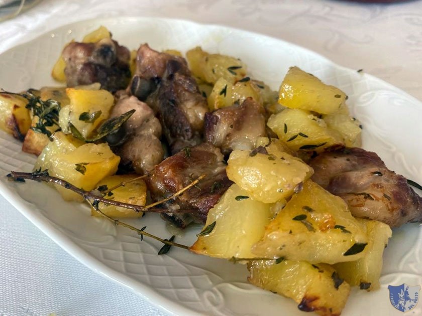 Bocconcini di maialino al forno con patate