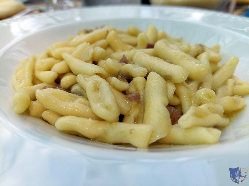 Cavatelli con carciofi e pancetta