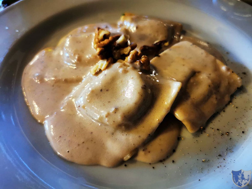 Ravioli con crema di noci