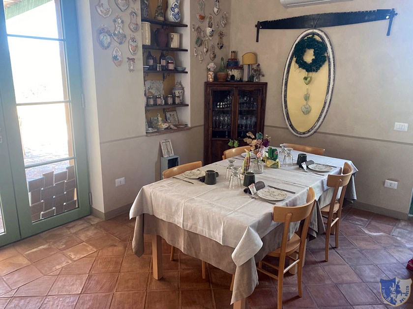 Le Cesine Ariano Irpino Uno dei tavoli interni