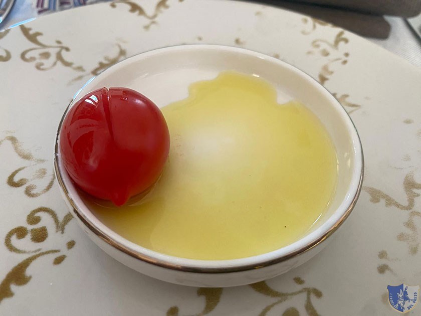 Olio Ravece e Pomodorino del piennolo bio dellazienda Agricola Le Cesine