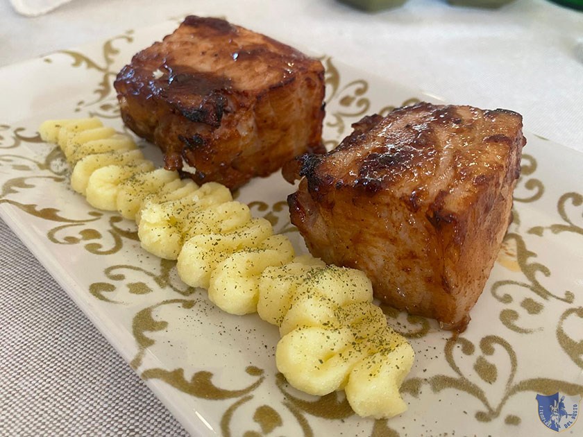 Pancetta CBT laccata in salsa barbecue e Purè di patate