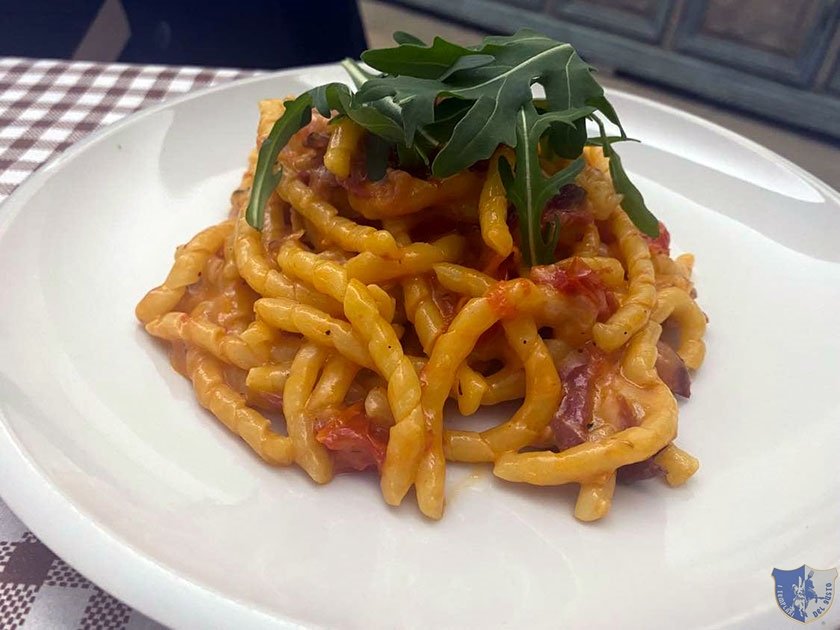 Fusilli irpini alla Bersagliera con capocollo pomodorini e caciocavallo