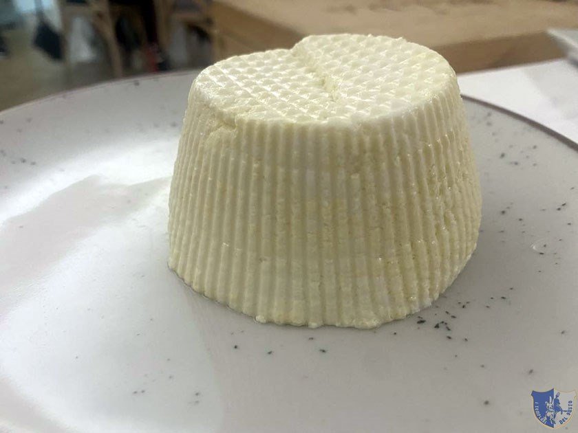 La meravigliosa ricotta del Caseificio dellAgriturismo Piana delle Mandrie a Bovino