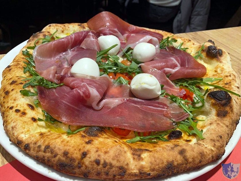 Pizza prosciutto crudo e rucola