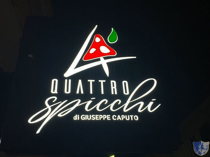 Quattro Spicchi Pizzeria Tufino Insegna Esterna