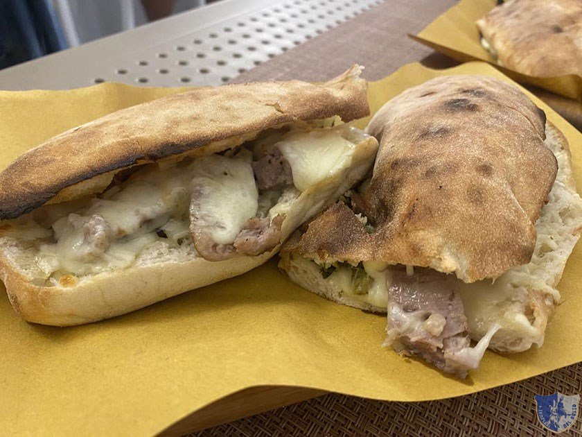 La Paposcia con caciocavallo friarielli salsiccia e funghi porcini