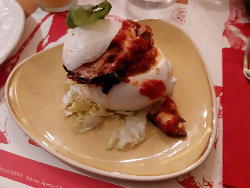 Mozzarella di bufala campana ripiena di parmigiana di melanzane