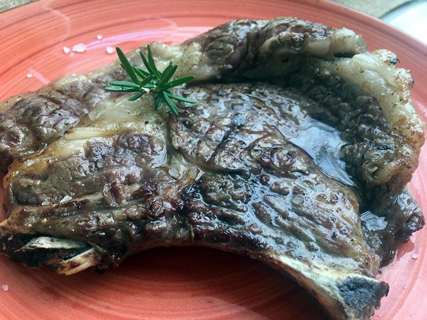 Bistecca di costata di manzo