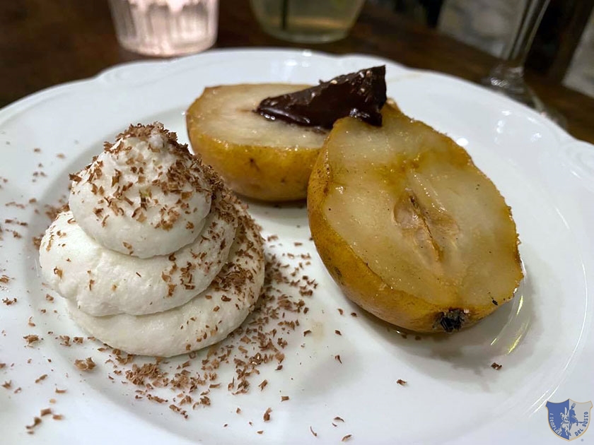 Pera braciata con crema di ricotta e cioccolato fondente