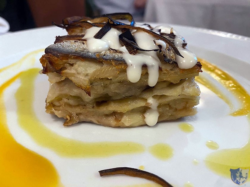 Parmigiana di alici con fonduta di provola e salsa al datterino giallo