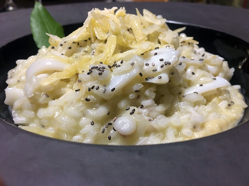 Risotto e quinoa su crema di carciofi e caciocavallo locale