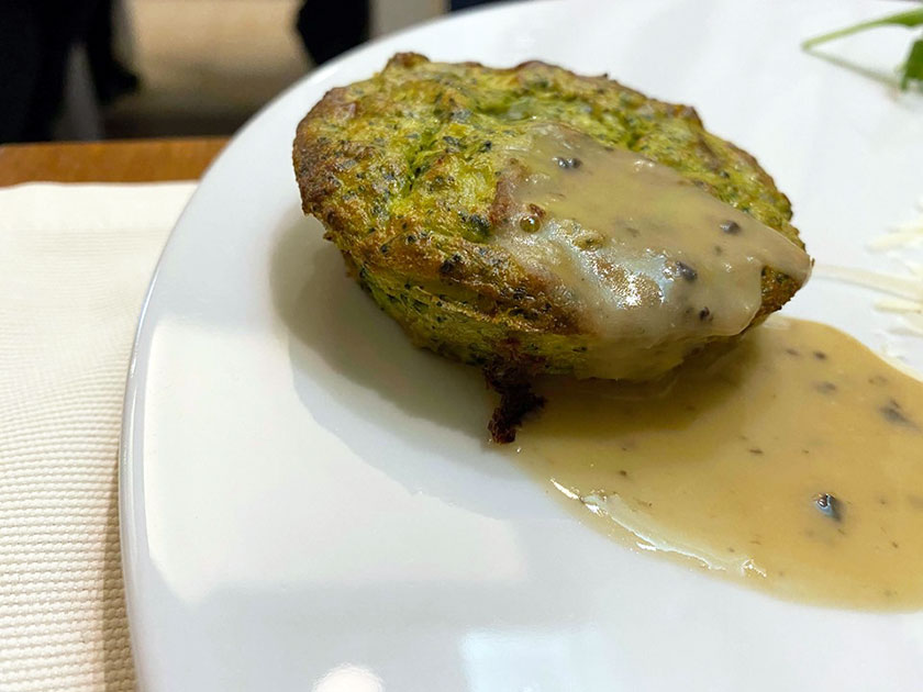 Frittatina di uovo di quaglia con broccoli porcini e una crema di fagioli e tartufo