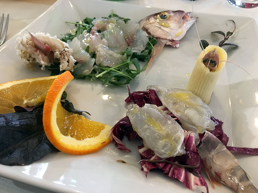 Carpaccio di fragolino e mazzancolla sfilettata agli agrumi