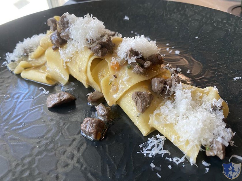 Pappardelle al rosmarino con ragù bianco di lepre e timo