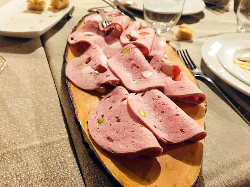 Mortadella artigianale al pistacchio