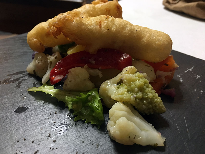 Baccalà in tempura con giardiniera