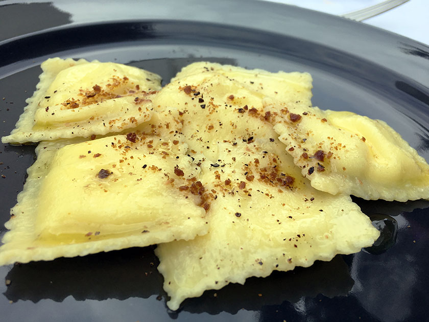 Ravioli ripienidi ricotta di podolica con la bottarga di muggine