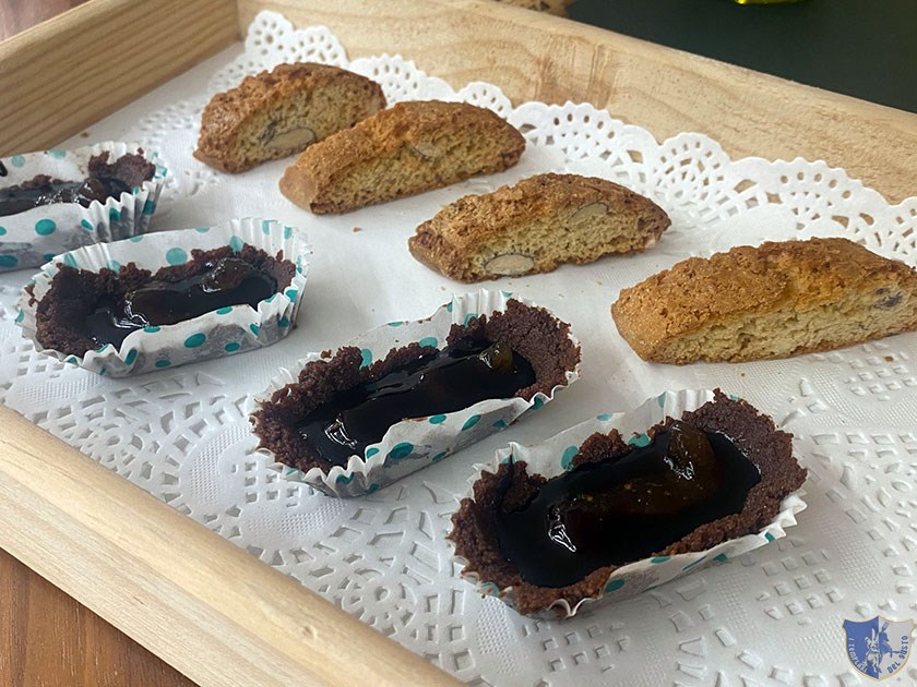 Cantuccini e sbriciolona al cioccolata con marmellata di fichi