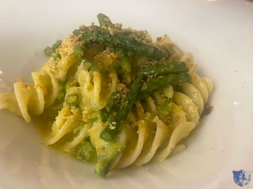 Fusilloni ai profumi di Primavera con asparagi bottarga di tonno e limone della Costiera