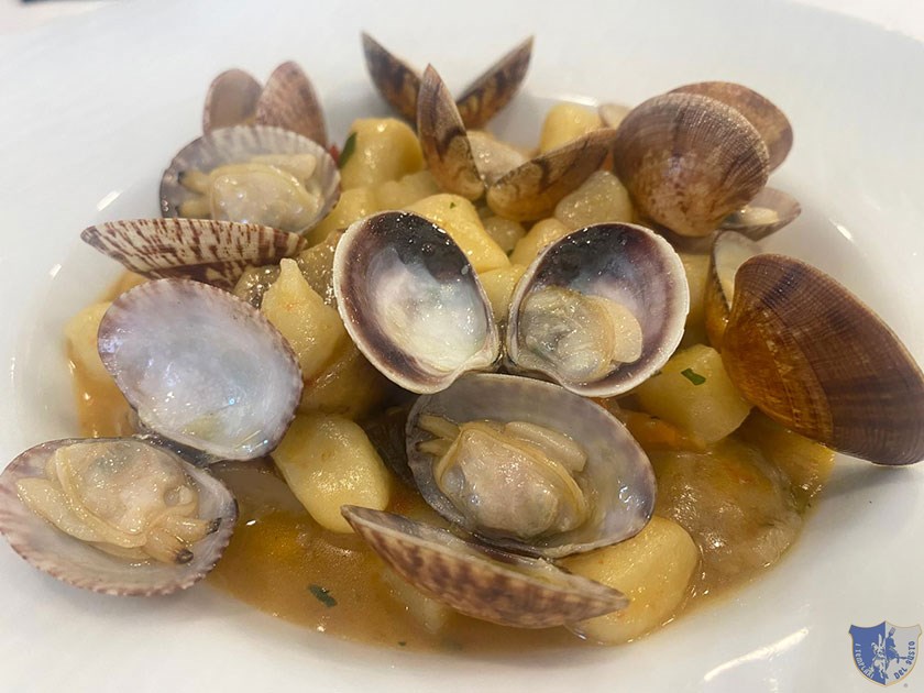 Gnocchi artigianali con porcini e vongole