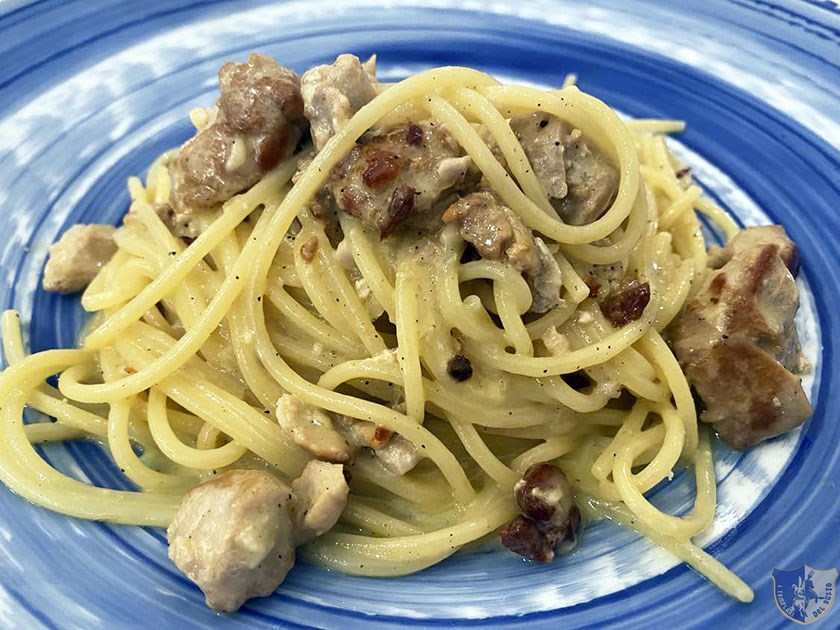 Spaghetti alla carbonara di tonno rosso