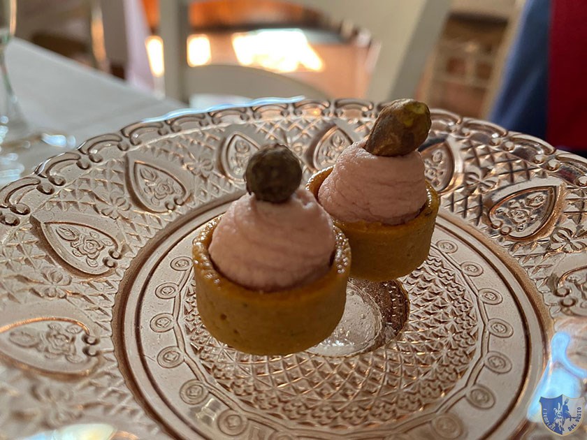 Tartelletta con mousse di mortadella e pistacchio