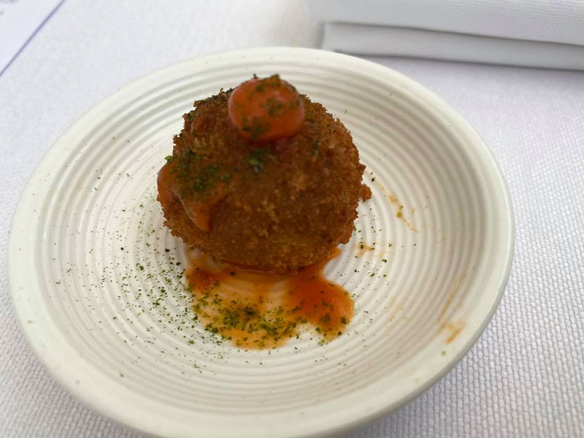 Sfera di tonno con pomodorino del piennolo