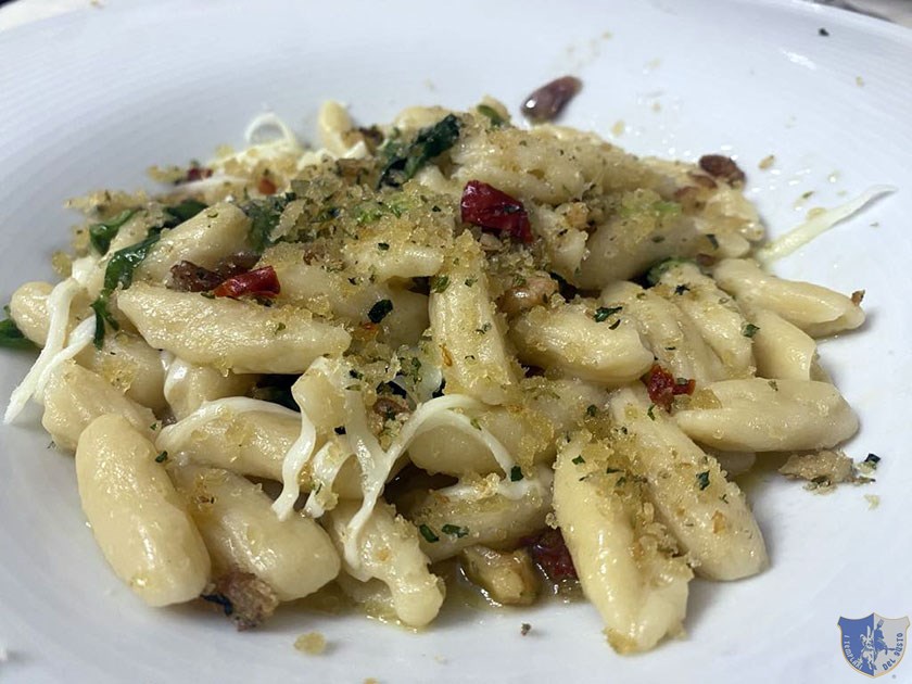 Cavatelli con scarola alici manteca e moliica saporita