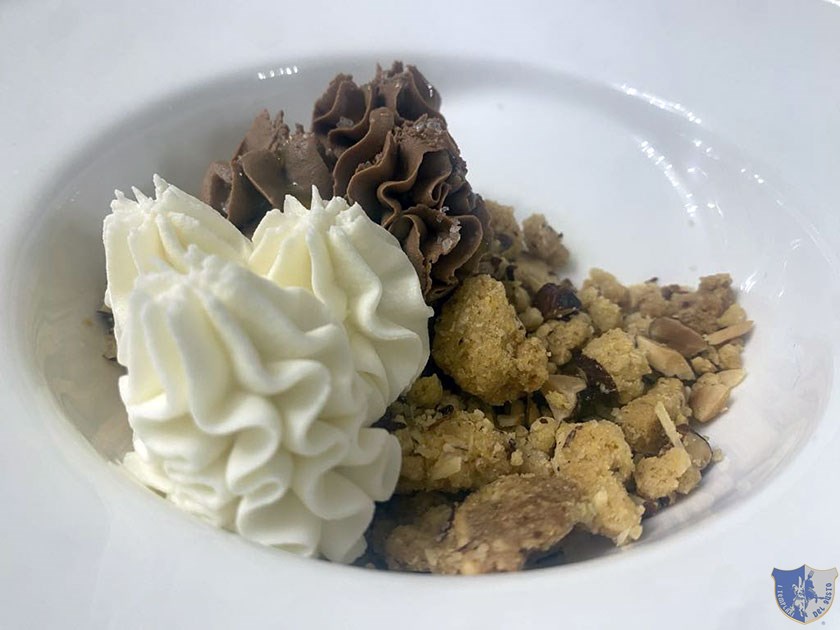 Sbrisolona con mousse di cioccolato e ricotta