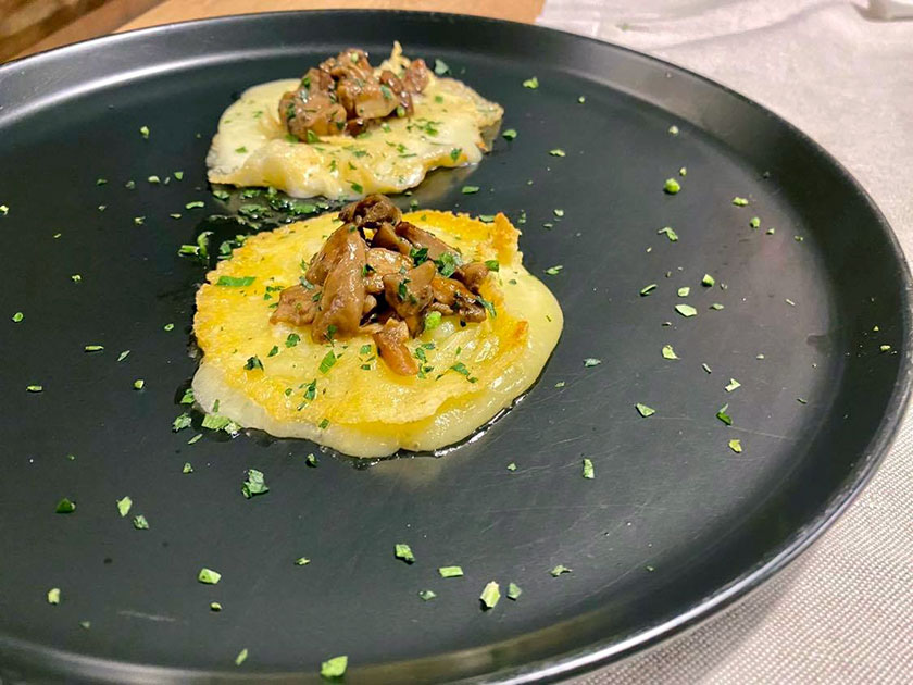 Caciocavallo arrostito e porcini