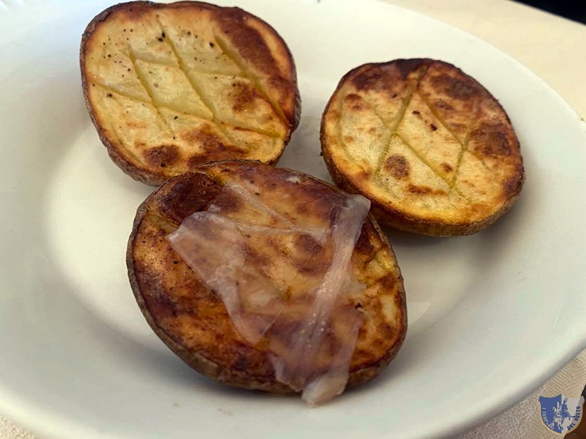 Patate sotto la coppa