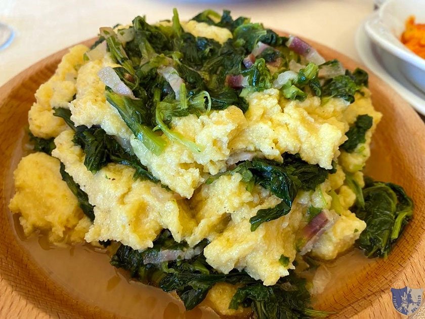 Polenta con broccoli e guanciale croccante