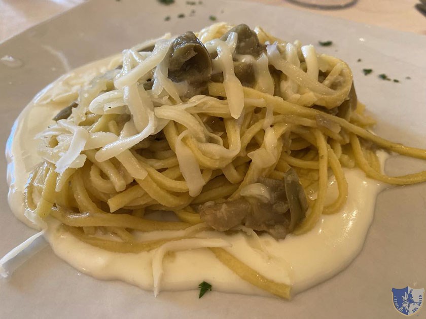 Crioli con carciofi su crema di caciocavallo podolico