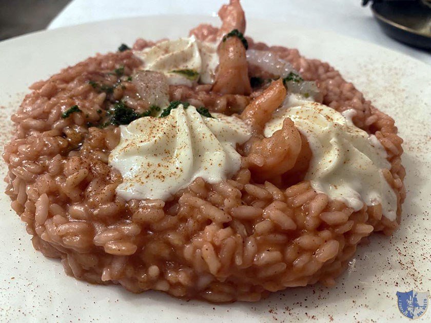 Risotto ai due crostacei con scampi mazzancolle crema di burrata affumicata e limone femminiello del Gargano