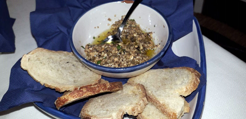 Pesto di cozze con crostini caldi