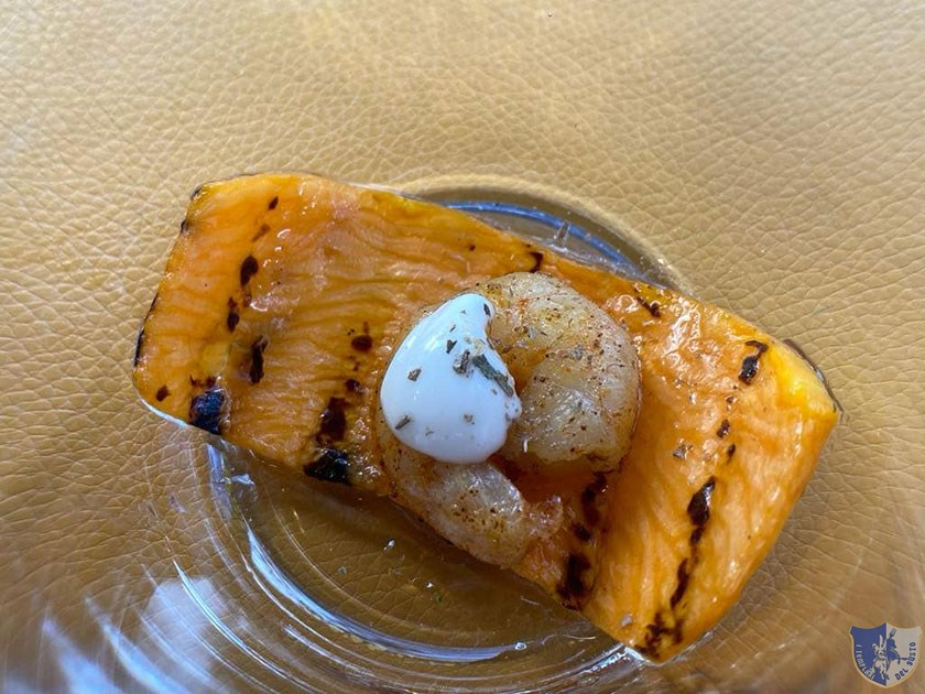 Entreè dello chef Gamberetto con la sua mayo con zucca arrostita