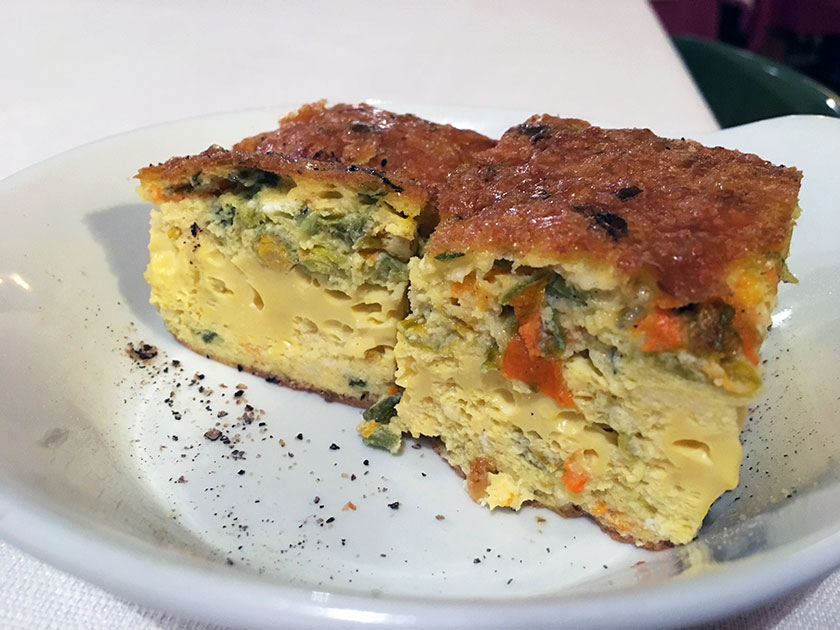 Frittatina con fiori di zucca mentuccia e pecorino