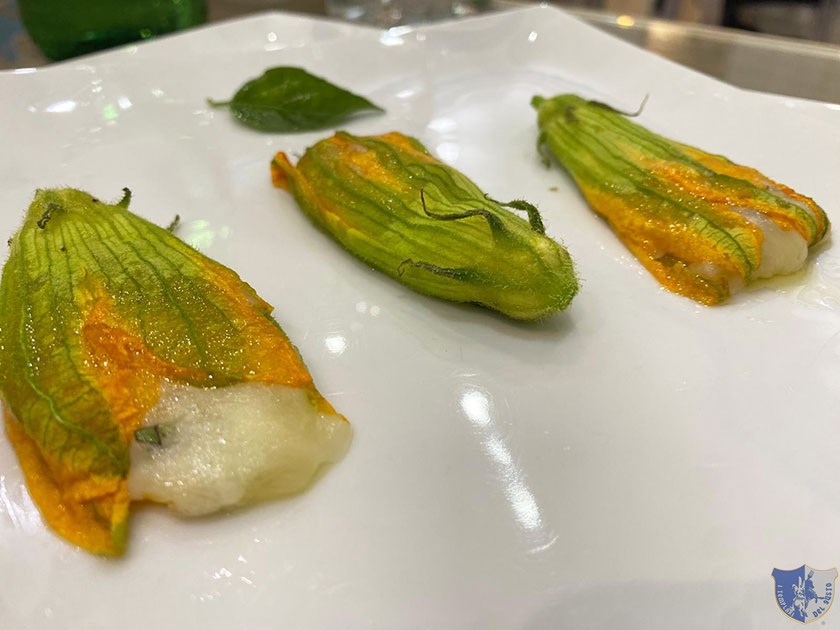 Fiori di zucca al forno ripieni di caciocavallo dauno
