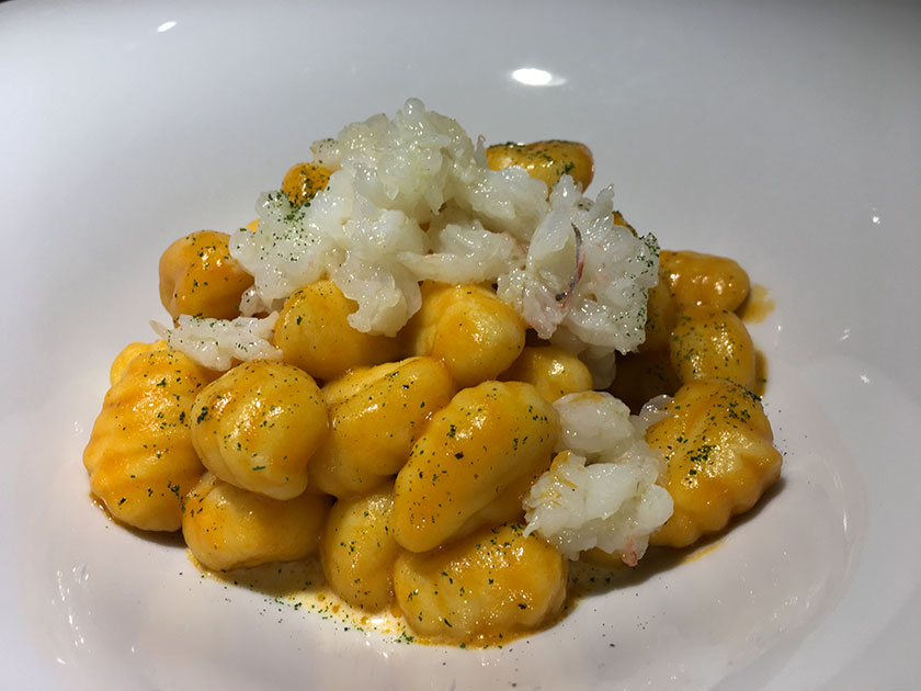 Gnocchetti di patate su fonduta di Taleggio DOP e tartare di scampi