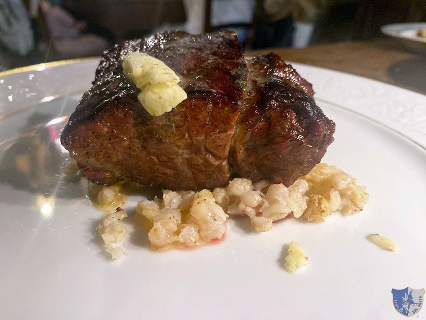 Filetto con burro di montagna erbe eromatiche e grano cotto
