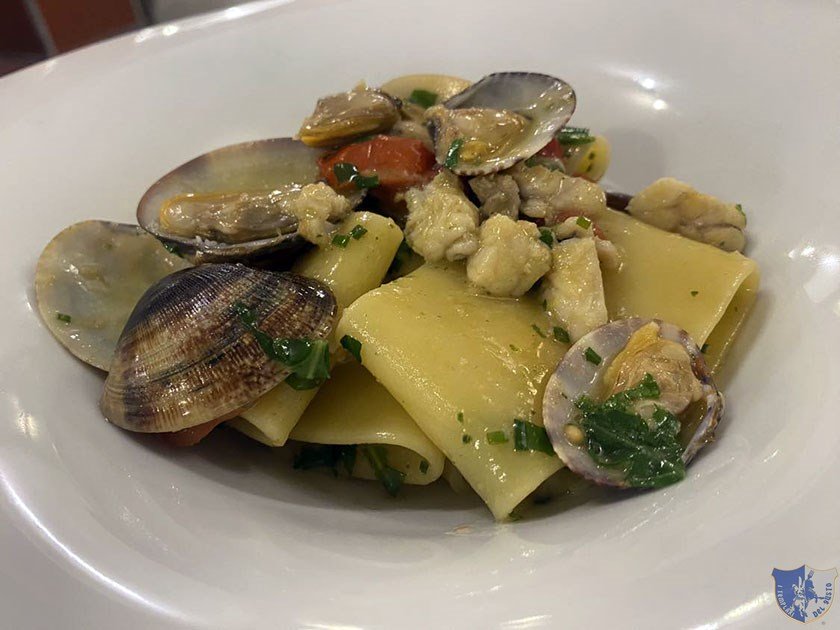 Paccheri con pescatrice e vongole