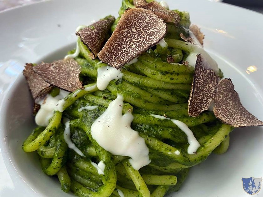 Spaghettoni con crema di cavolo nero di Bagnoli